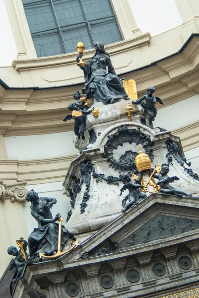 Monumento a la entrada de la Catedral de San Pedro, Graben, Vienne, Austria — Foto de Stock