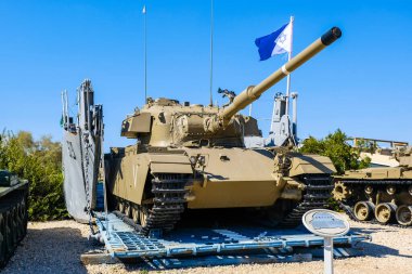 Aracın iniş rampasında Cal İsrail tankını vurdu. Latrun 'daki İsrail Zırhlı Kolordu Müzesi