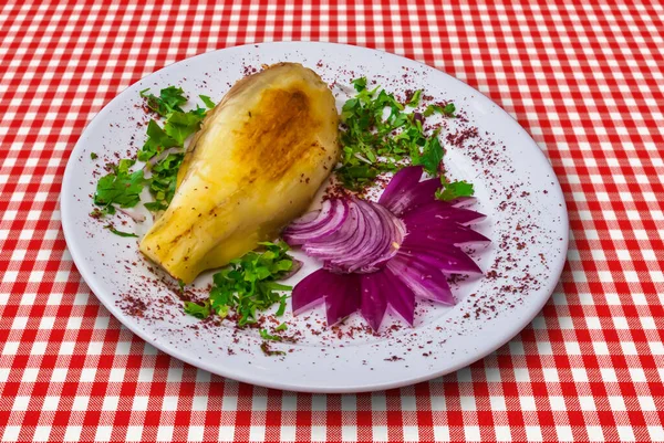 Sebzeli ve soğanlı fırında patlıcan.