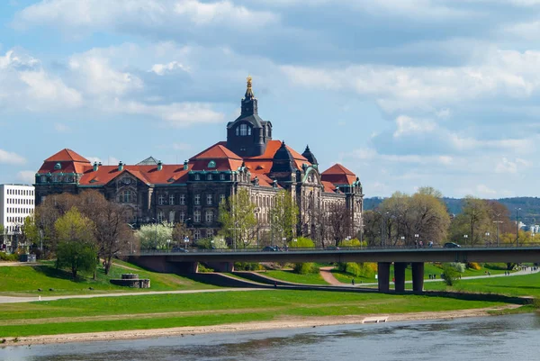 Almanya, Dresden 'deki Sakson Devlet Başbakanlığı.