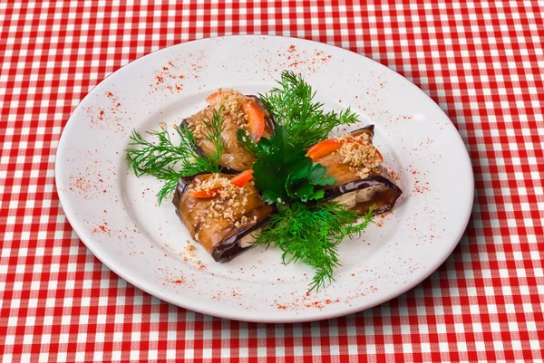 Sebzeli ve cevizli fırında patlıcan.