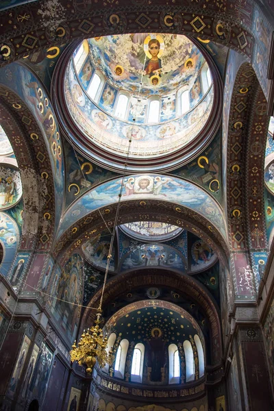 Intérieur et calotte de l'église orthodoxe avec fresque — Photo