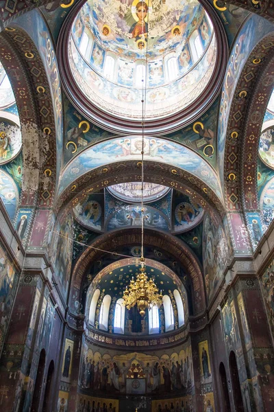 Intérieur et calotte de l'église orthodoxe avec fresque — Photo