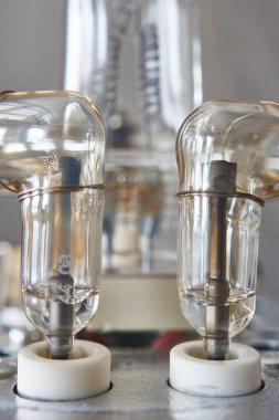 Stüdyo flaşlı ampul. Kapalı makro fotoğraf.