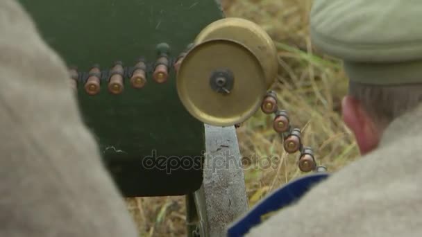 러시아 육군의 군인으로 구성된 러시아 기관총 승무원 기관총을 기관총 Tape — 비디오