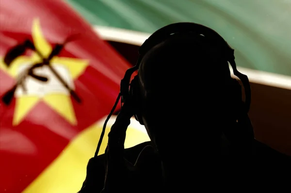 Silhouette Man Headphones Background Flag Mozambique Eavesdropping Conversation Secret Agent — Φωτογραφία Αρχείου