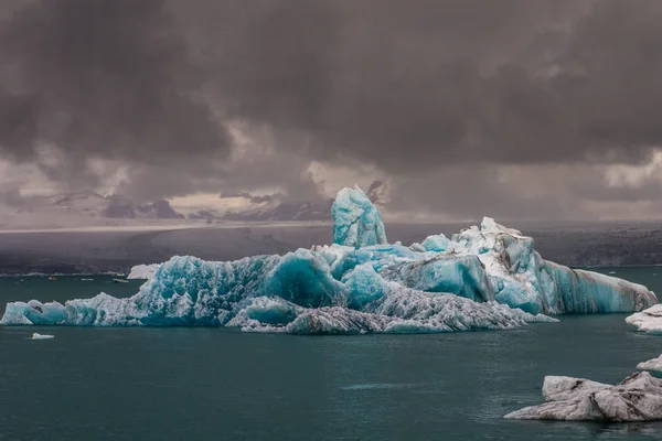 Fale Oceanu Atlantyckiego Południowego Wybrzeża Islandii Szalejące Elementy Pieniąca Się — Zdjęcie stockowe