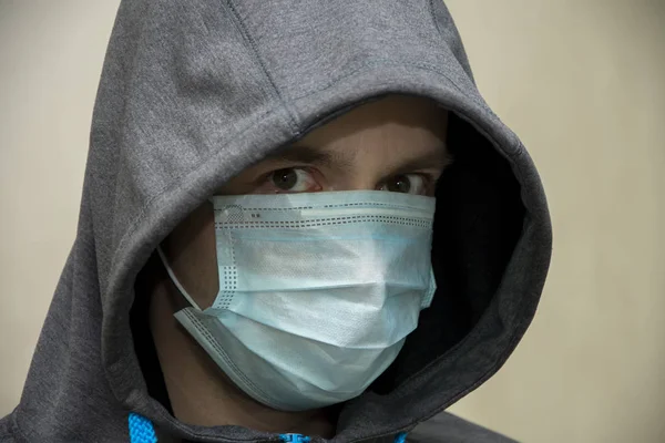 Young Guy Hooded Sweatshirt Medical Mask Concrete Wall Personal Safety — Stock Photo, Image