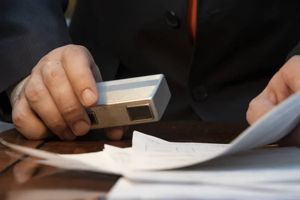 Espião Fotografa Materiais Secretos Uma Mini Câmera Coletando Material Comprometedor — Fotografia de Stock