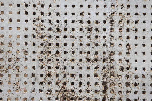 Folha Metal Branco Enferrujado Com Através Furos Quadrados Ferro Texturizado — Fotografia de Stock