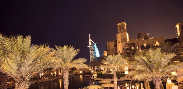 Dubai, Birleşik Arap Emirlikleri - Mart 03: Hotel Burj Al Arab Souk gelen görünümünü 