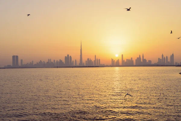 Nascer do sol Dubai skyline bela vista — Fotografia de Stock