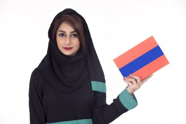 Hijab giyen ve bir kitap onun elinde tutan Arapça öğrenci 