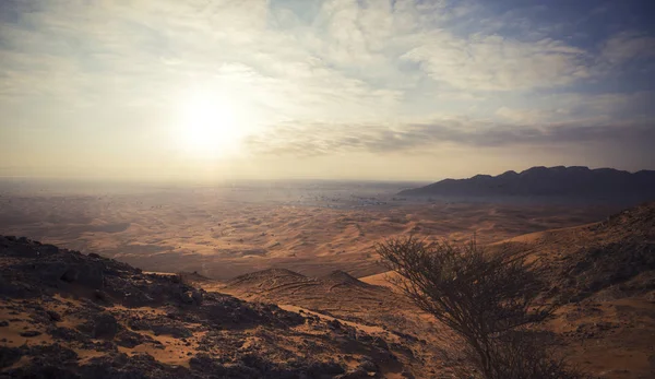 Al Faya Dubai-Uae, manzara çöl bir gün batımı, taşlar, BÜ — Stok fotoğraf