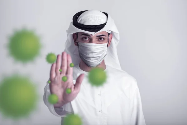 Jovem Árabe Parar Gesto Mão Vestindo Máscara Médica Proteger Coronavírus — Fotografia de Stock