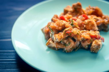 Mavi tabakta et güveç