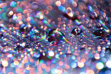 Çok renkli su damlacıkları yakın çekim. Güzel bokeh.