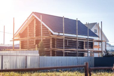 Tahta ev yapım aşamasında.