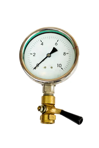 Vecchio strumento di misurazione della pressione isolato su fondo bianco . — Foto Stock
