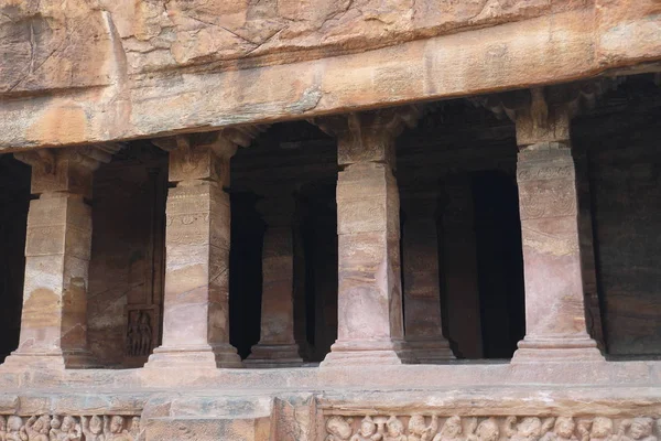 Rocky Grotta Templet Som Skärs Berget Från Rödaktig Sandsten Indien — Stockfoto