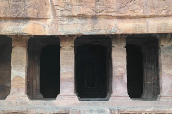 Rocky Grotta Templet Som Skärs Berget Från Rödaktig Sandsten Indien — Stockfoto