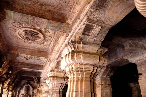 Vyřezávaný Ornament Sloupcích Starověké Indické Jeskynní Chrámy — Stock fotografie