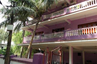 Tropikal bitki örtüsü ile tipik Hint court yard 