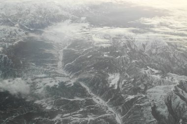 Nepal, 2020, Himalayalar 'ın kayalık kayalıklarında.