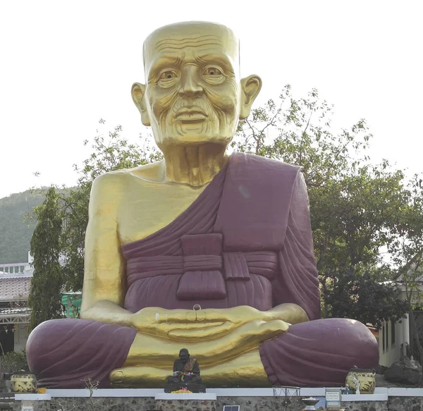 Egy Ülő Buddha Szobra Egy Ázsiai Országban — Stock Fotó