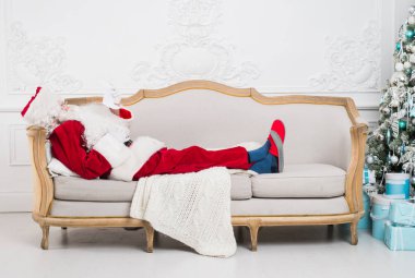 Noel Baba Noel zamanı sırasında cep telefonu evde kullanma