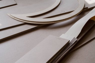 mobilya kenarları ve araçlar. Kontrplak kesimler dokular veya arka plan olarak kullanmak