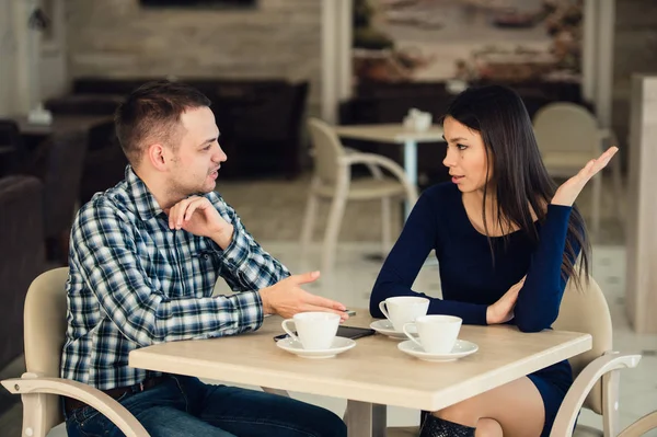 Young couple arguing in a cafe. Relationship problems. — Stock Photo, Image