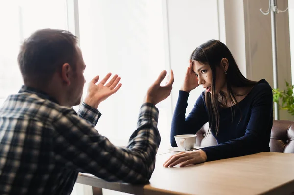 Young couple arguing in a cafe. Relationship problems. — Stock Photo, Image