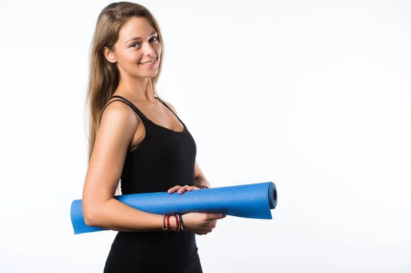 Zadní pohled portrét mladého fitness ženy s jóga mat bílém pozadí — Stock fotografie