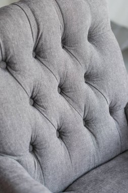 Sorunsuz arka plan doku yakın çekim geri kalın bir kumaş üzerine düğme ayrıntısı olan gri bir kanepe ve.