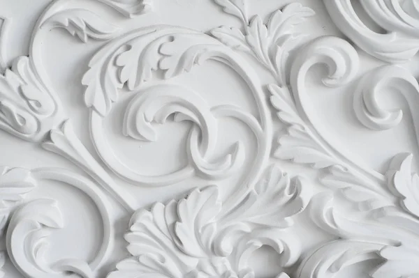 Design de mur blanc de luxe bas-relief avec moulures en stuc élément roccoco — Photo