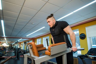 Dips spor yapan erkek odaklı