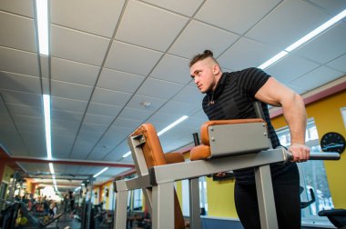 Dips spor yapan erkek odaklı