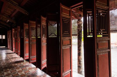 Eski Çin Asya ahşap kapılar Tapınağı'nda