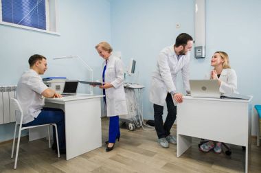 Doktor tıbbi kayıtları ile ciddi bir tartışma dahil grup