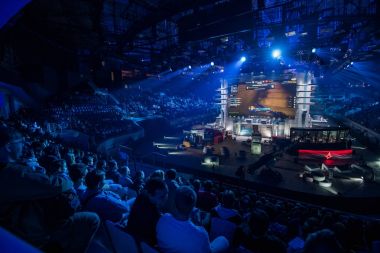 Saint Petersburg, Rusya - 28 Ekim 2017: Merkez üssü Counter Strike: küresel saldırgan cyber spor olay. Ana mekan sahne ve ekran oyun canlı resim ile