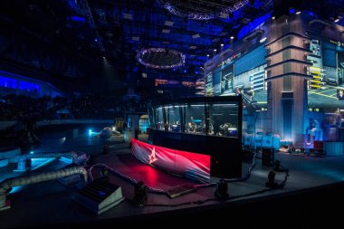Saint Petersburg, Rusya - 28 Ekim 2017: Merkez üssü Counter Strike: küresel saldırgan cyber spor olay. Olay, kabin oyuncular ve büyük ekran ve bir arka plan üzerinde kişi ile ana sahne.