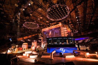 Saint Petersburg, Rusya - 28 Ekim 2017: Merkez üssü Counter Strike: küresel saldırgan cyber spor olay. Ana mekan ve olaylar logosu ile ekran