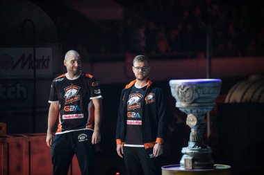 Saint Petersburg, Rusya - 28 Ekim 2017: Merkez üssü Counter Strike: küresel saldırgan cyber spor olay. Virtus.Pro takım bir sahnede: Taz ve Neo