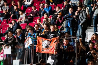 Saint Petersburg, Rusya - 29 Ekim 2017: Merkez üssü Counter Strike: küresel saldırgan cyber spor olay. Takım virtus.pro hayranları için favori takım sırasında büyük final tezahürat.