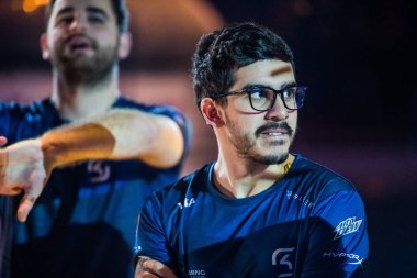Saint Petersburg, Rusya - 29 Ekim 2017: Merkez üssü Counter Strike: küresel saldırgan cyber spor olay. En değerli oyuncu Mvp grand final maçı Marcelo coldzera sonra mutlu kalmak David