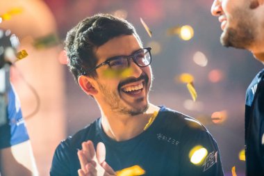 Saint Petersburg, Rusya - 29 Ekim 2017: Merkez üssü Counter Strike: küresel saldırgan cyber spor olay. En değerli oyuncu Mvp grand final maçı Marcelo coldzera sonra mutlu kalmak David