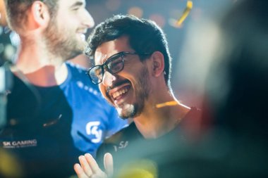 Saint Petersburg, Rusya - 29 Ekim 2017: Merkez üssü Counter Strike: küresel saldırgan cyber spor olay. En değerli oyuncu Mvp grand final maçı Marcelo coldzera sonra mutlu kalmak David