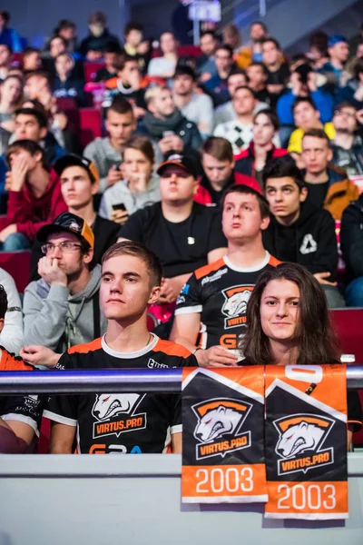 SAINT PETERSBURG, RUSSIA - OCTOBER 29 2017: EPICENTER Counter Strike: Global Offensive cyber sport event. Team virtus.pro fans cheering for their favorite team during grand final. — Stock Photo, Image