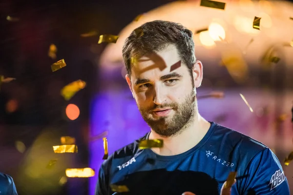 Saint Petersburg, Rusya - 29 Ekim 2017: Merkez üssü Counter Strike: küresel saldırgan cyber spor olay. Gabriel düşmüş Toledo kalan takım Sk Kaptan, lider ve büyük final kazanan maç